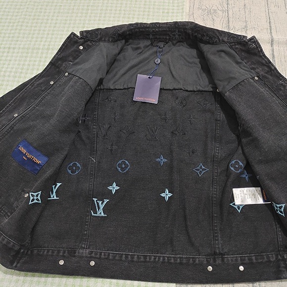 Louis Vuitton Gradient Embossed Denim Jacket - Picture 10 of 11